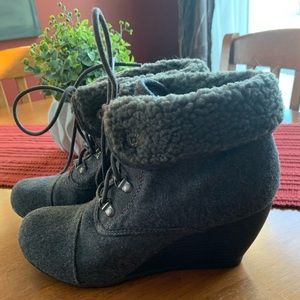 Blowfish Sherpa charcoal gray wedge booties